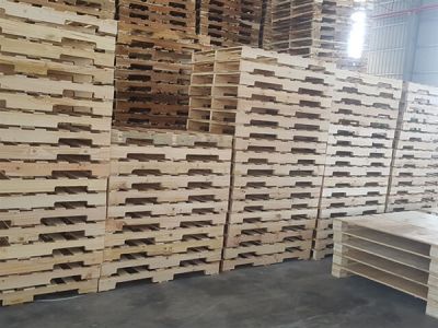 Pallet giá rẻ gây tổn thất thế nào cho doanh nghiệp của bạn?