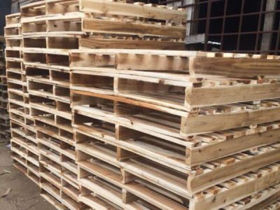 Các Yếu Tố Ảnh Hưởng Đến Giá Thành Của Pallet Gỗ